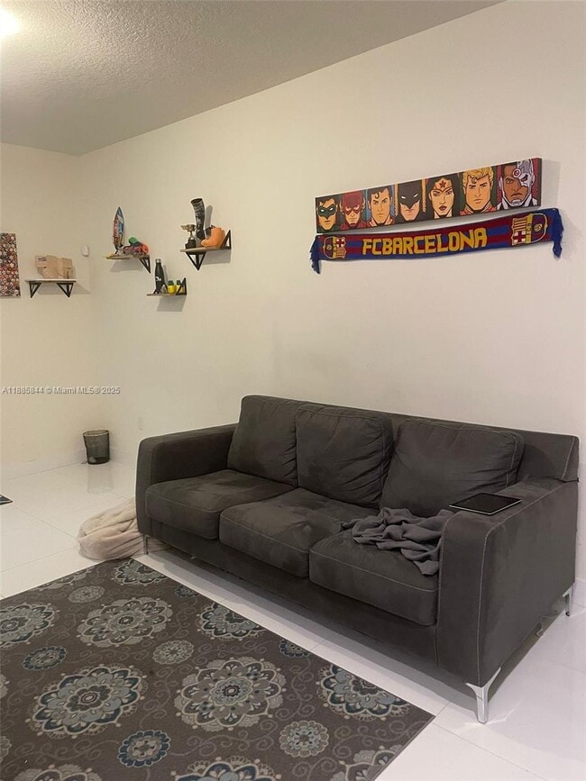 Foto del edificio - 6613 NW 103rd Pkwy