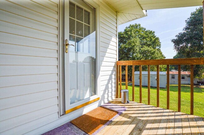 Foto del edificio - 2-Bedroom Retreat on Country Haven Lane – ...