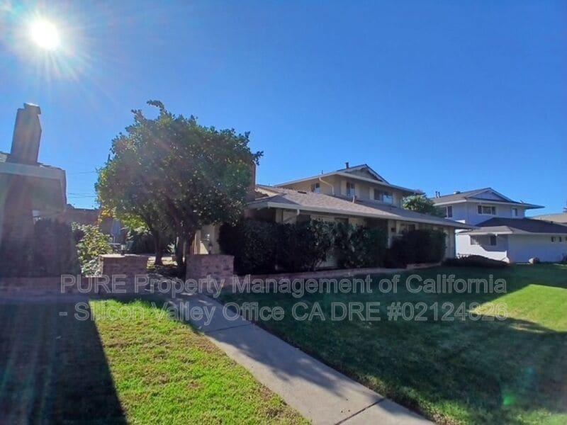 Foto principal - 870 Castlewood Dr