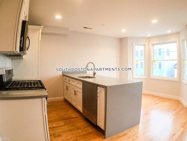 Building Photo - 375 Dorchester St