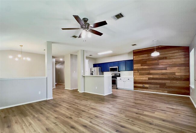 Building Photo - 906 Mammoth Ct