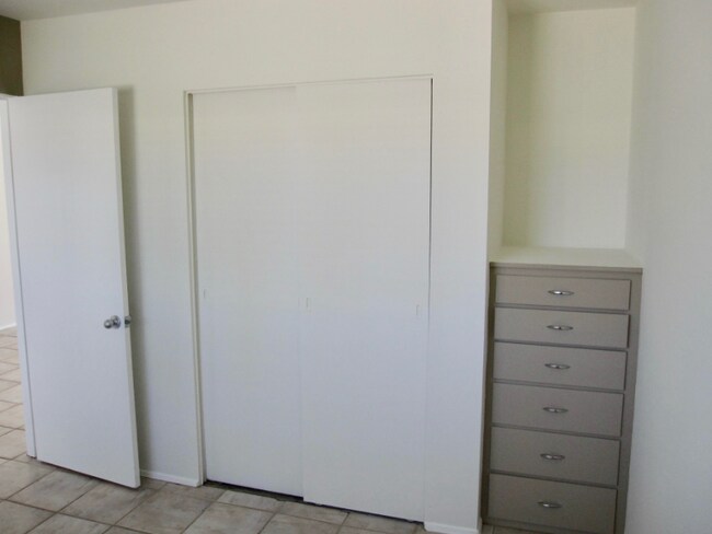 Building Photo - 777 E San Lorenzo Rd