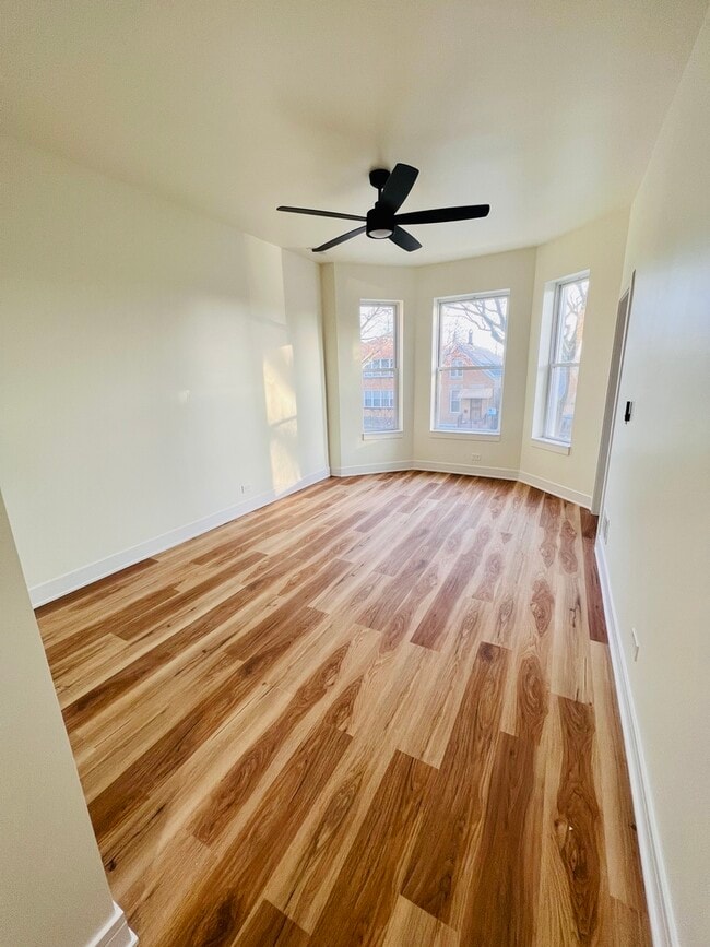 Building Photo - 1906 W 34th Pl