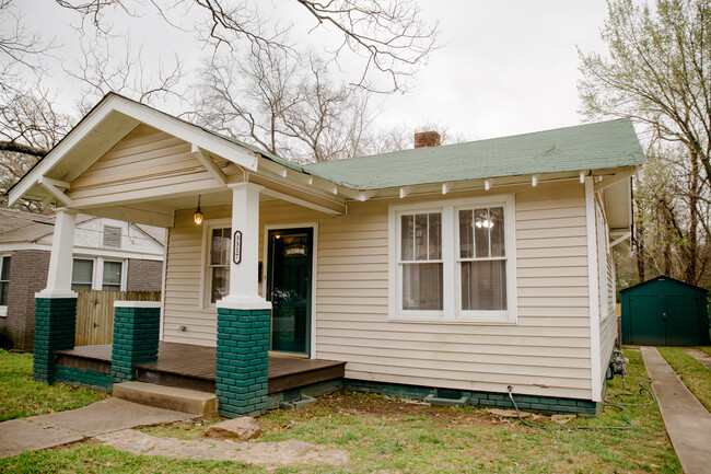 Foto del edificio - 3317 W Capitol Ave