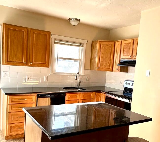 Building Photo - 81 Richards Ave