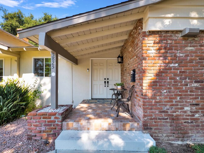 Building Photo - 3825 Los Amigos St