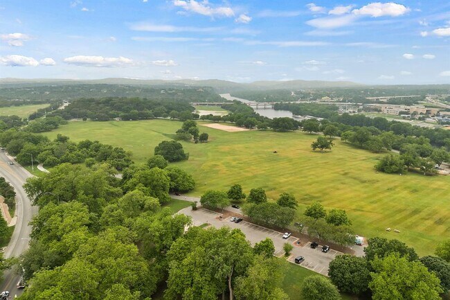 Foto del edificio - 1900 Barton Springs Rd