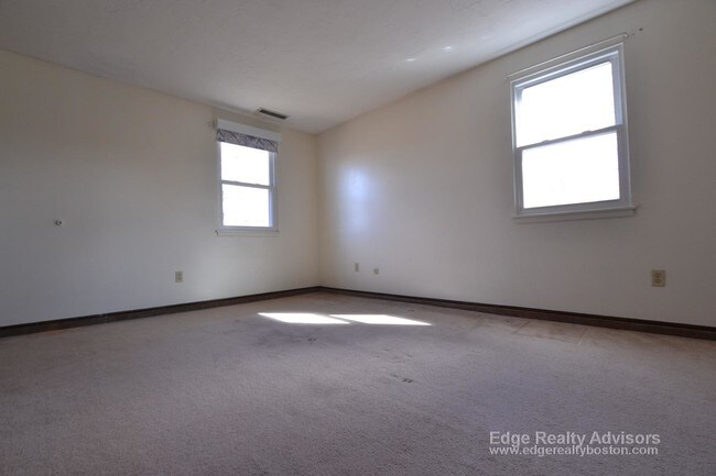 Foto del edificio - 5 General Greene Ave