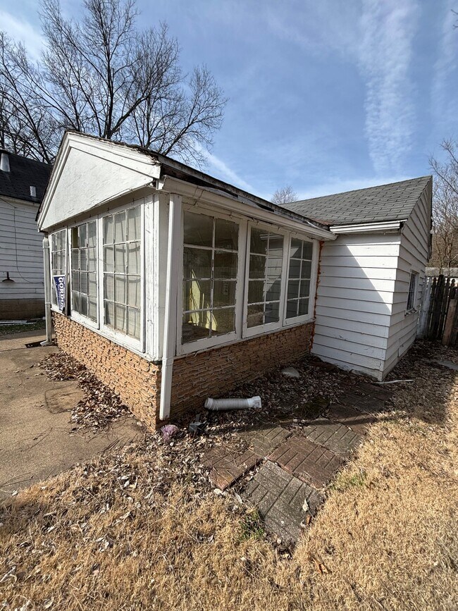 Foto del edificio - 2211 W Butler St