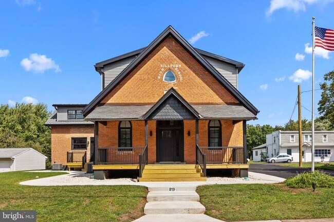 Building Photo - 819 Blooming Glen Rd