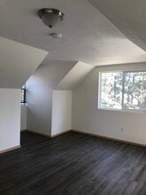 Building Photo - 592 N Newport Ave