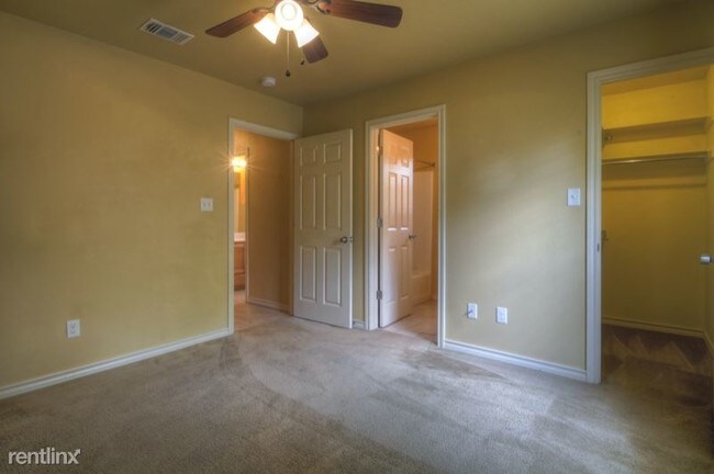 Building Photo - 3 br, 2 bath Apartment - 1229 e 18th St.