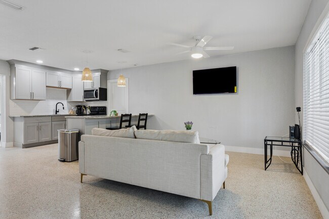 Foto del edificio - 4519 Venetian Blvd NE