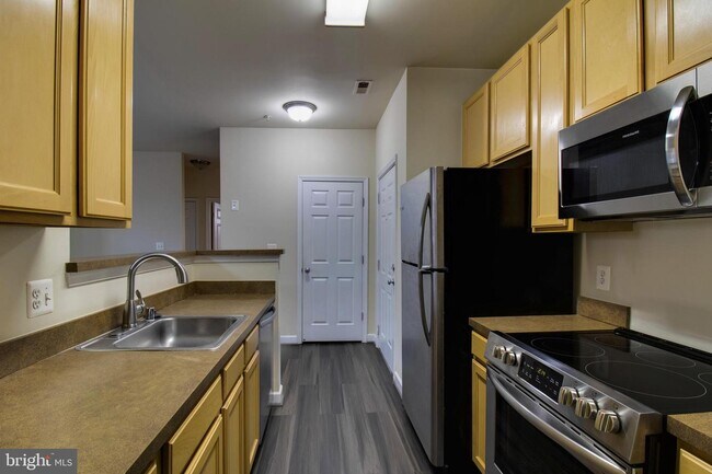 Building Photo - 42531 Rockrose Square