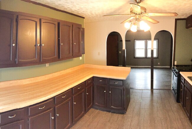 Building Photo - Fully remodeled 2bed/1bath home!