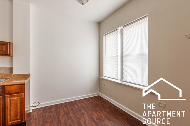 Foto del edificio - 3156 W Warren Blvd