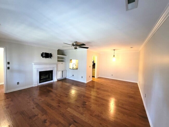 Building Photo - 2 Bedroom Condo in Heart of SouthPark!! 50% off the first month with a 13 month lease!