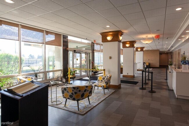 Foto del edificio - 8900 E Jefferson Ave