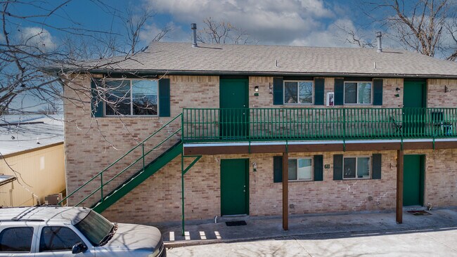 Foto del edificio - 611 Peterson Dr