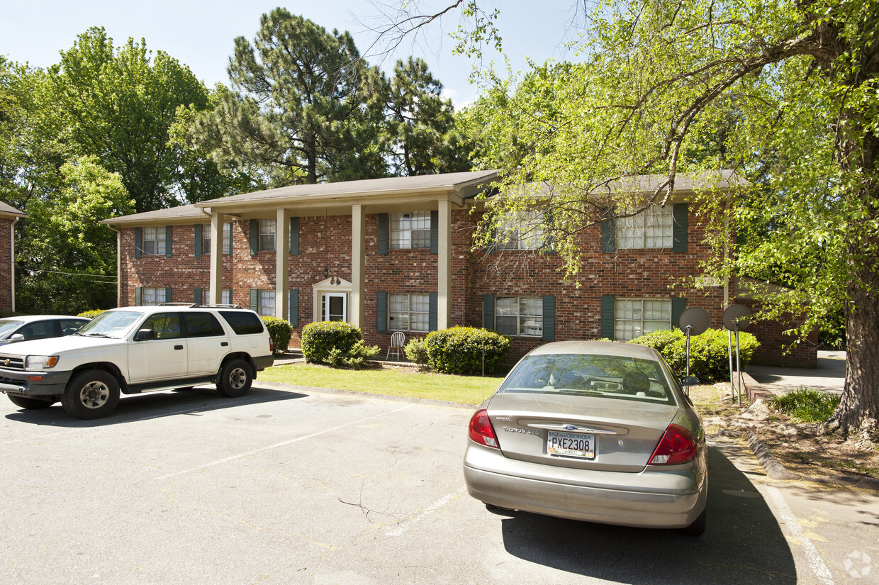 Building Photo - Pebblewood Apartments