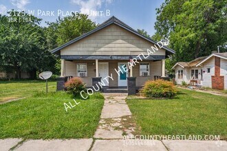 Building Photo - 2123 W Park Pl