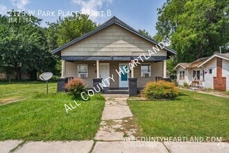 Building Photo - 2123 W Park Pl