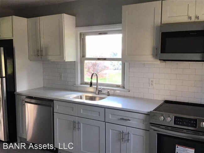 Building Photo - 4 br, 1.5 bath House - 541 Buckelew Ave