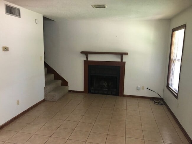 Building Photo - 118 Briarwood Cir
