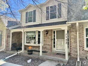 Building Photo - 7542 S Cove Cir