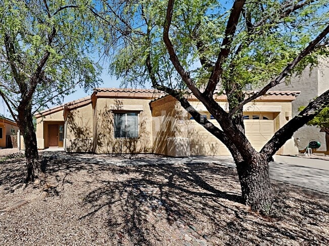 Building Photo - 6661 E Gehrig Ln