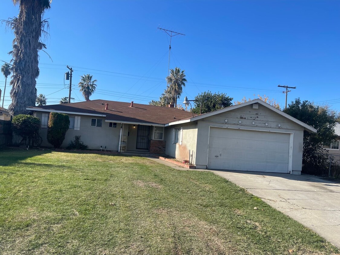 Foto principal - 3 Bedroom 2 Bath Home in Sacramento Availa...