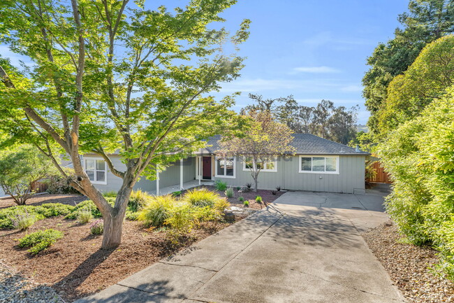 Building Photo - 1391 Sunset Loop