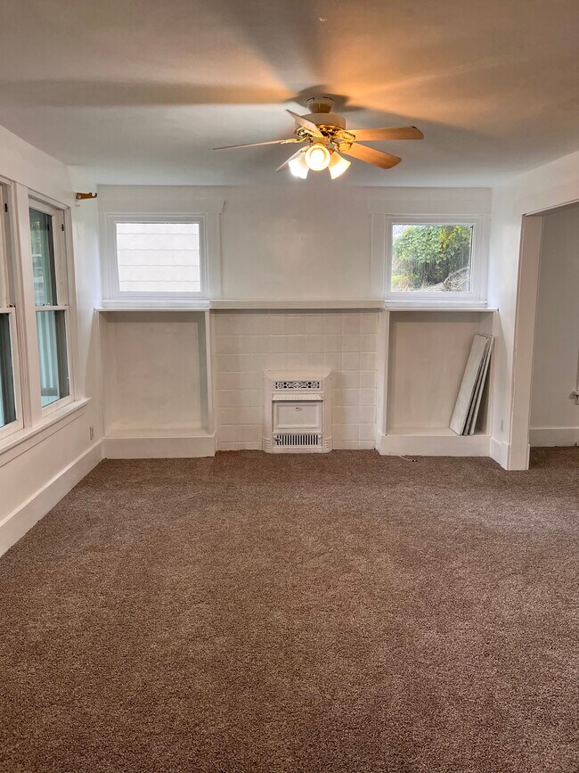 Building Photo - 404 7th Ave