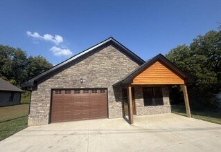 Building Photo - 110 Hooper Dr