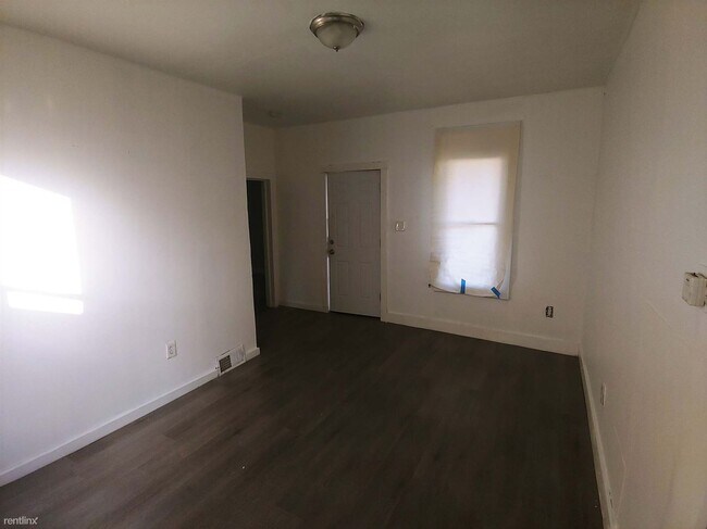 Foto del edificio - 1 br, 1 bath Triplex - 2033 West 98th Stre...