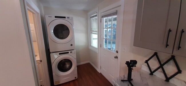 Building Photo - 409 S Aurora St