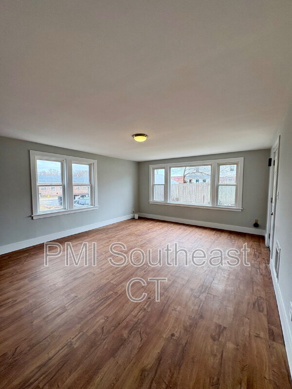 Foto del edificio - 41R Boston Post Rd