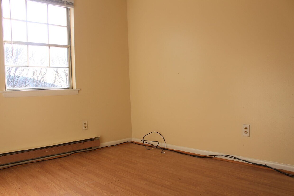 Foto principal - 3 Bedroom Townhouse - Near While Park - 06...