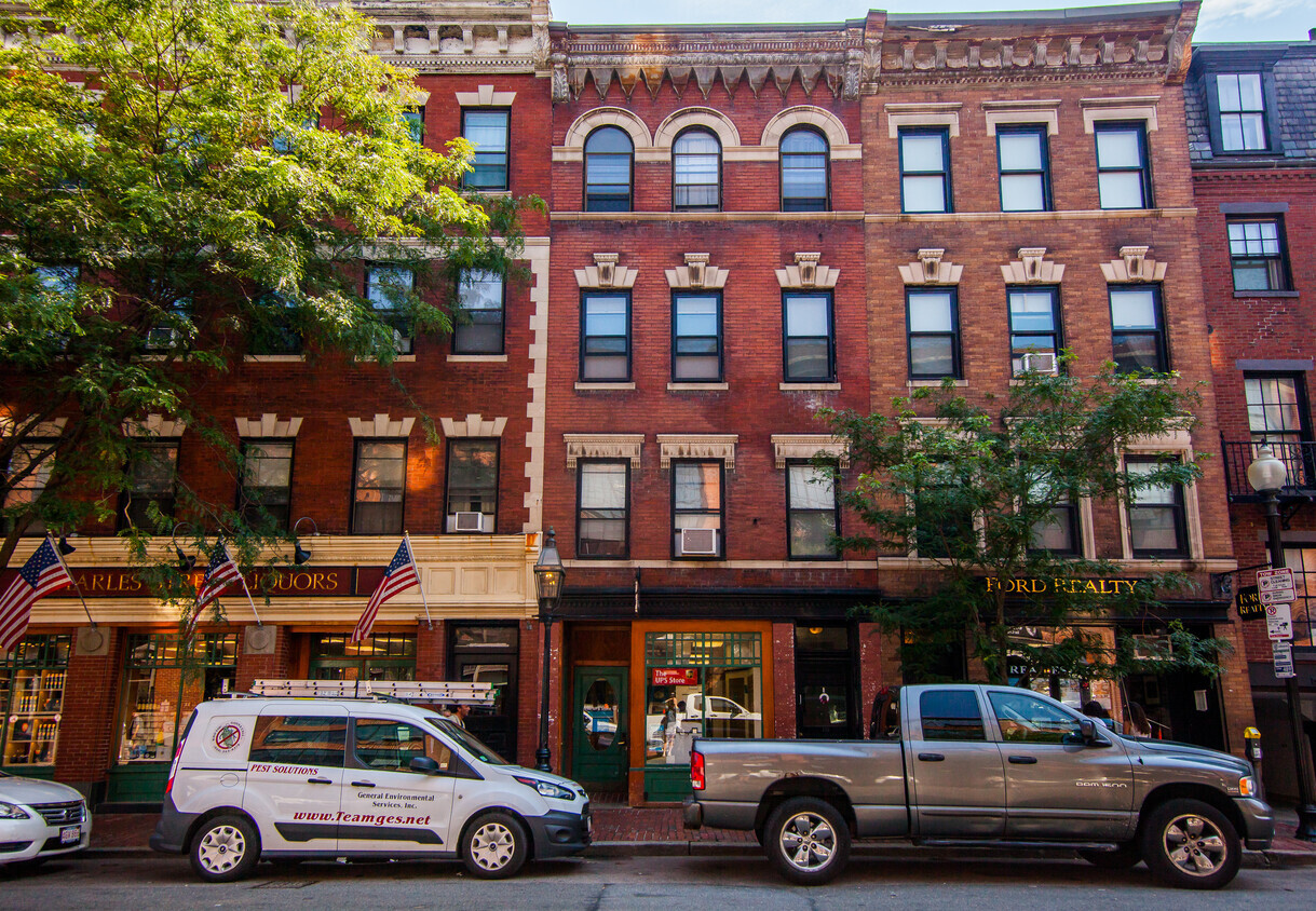 Primary Photo - 133 Charles St