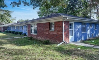 Building Photo - 2830 S Burdick St