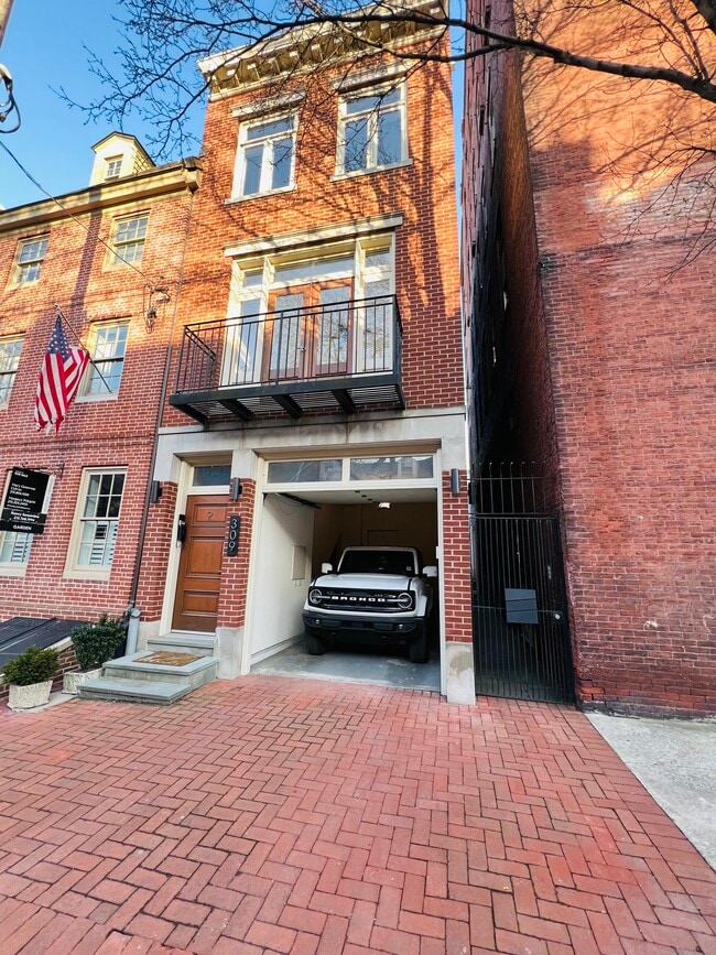 Building Photo - 309 N Lawrence St