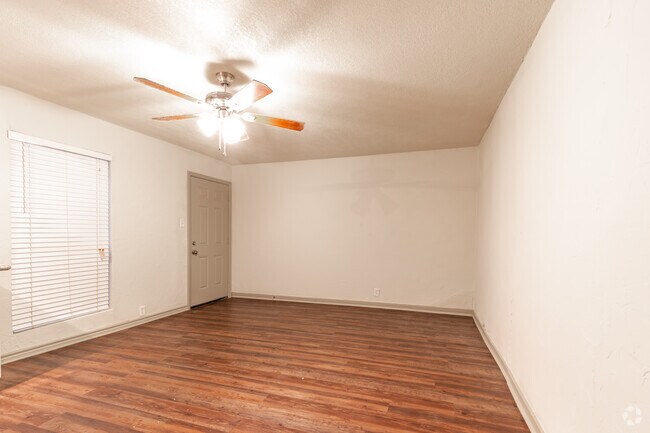 Sala de estar - 1502 Peak Street