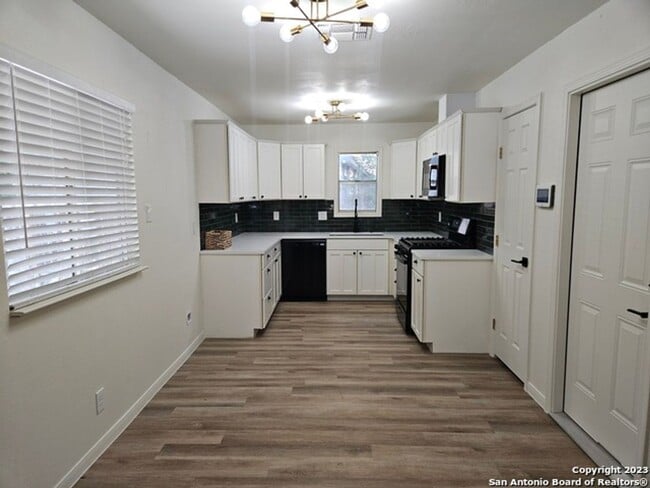 Foto del edificio - 4 Bedroom one story in Silver Creek