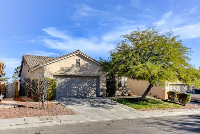 Building Photo - 1 Story in Summerlin - Brand New Carpet, P...