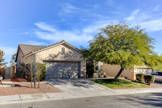 Building Photo - 1 Story in Summerlin - Fresh Carpet, Paint, and Luxury Plank!