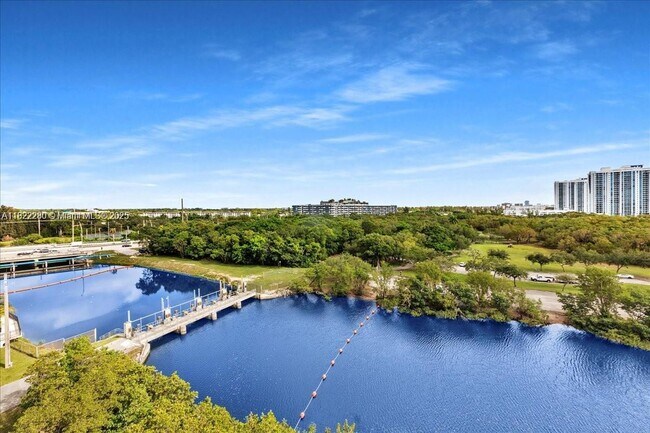 Foto del edificio - 16385 Biscayne Blvd