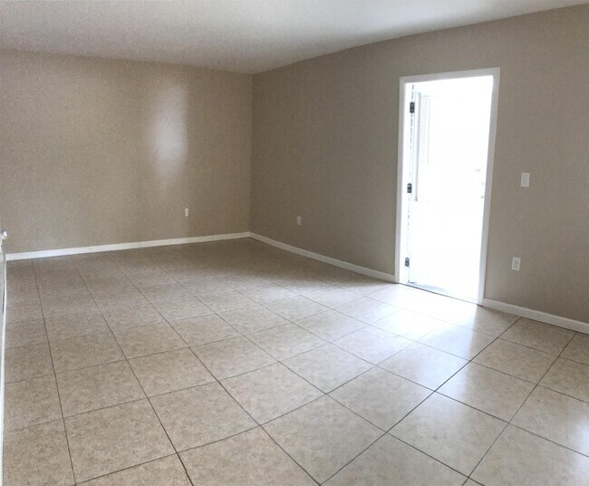 Foto del edificio - 1410 W Holden Ave