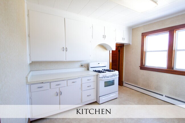 Building Photo - 1016 Duplex