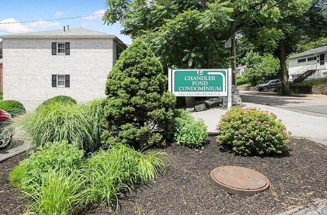 Building Photo - 144 Kenrick St