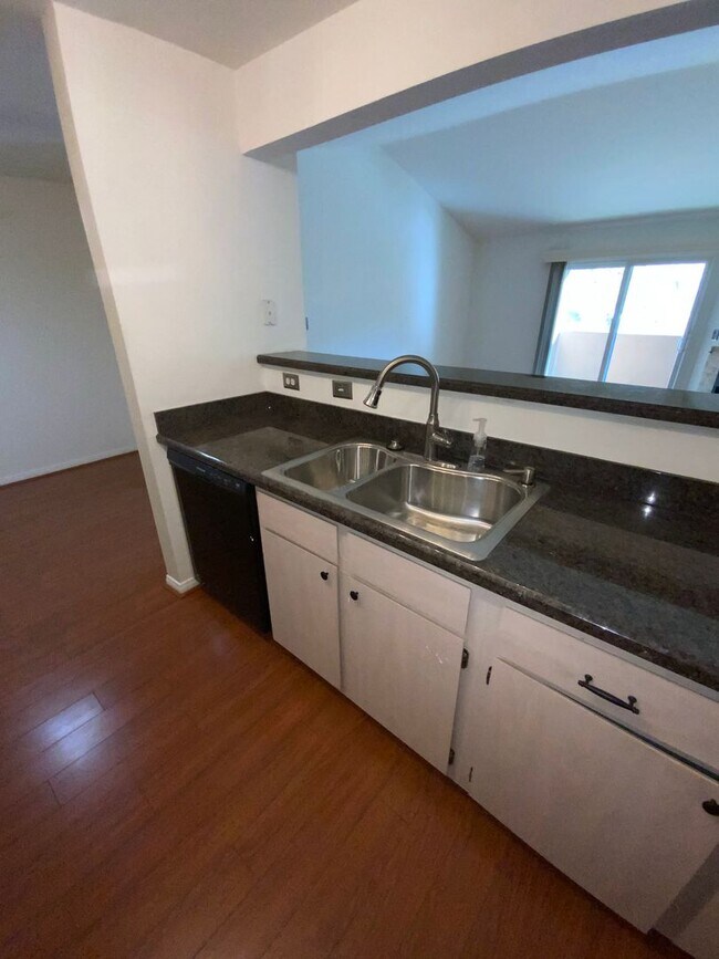 Foto del edificio - BLACK MTN AREA CLOSE TO FREEWAY! Large Henderson Condo in Big Horn Community